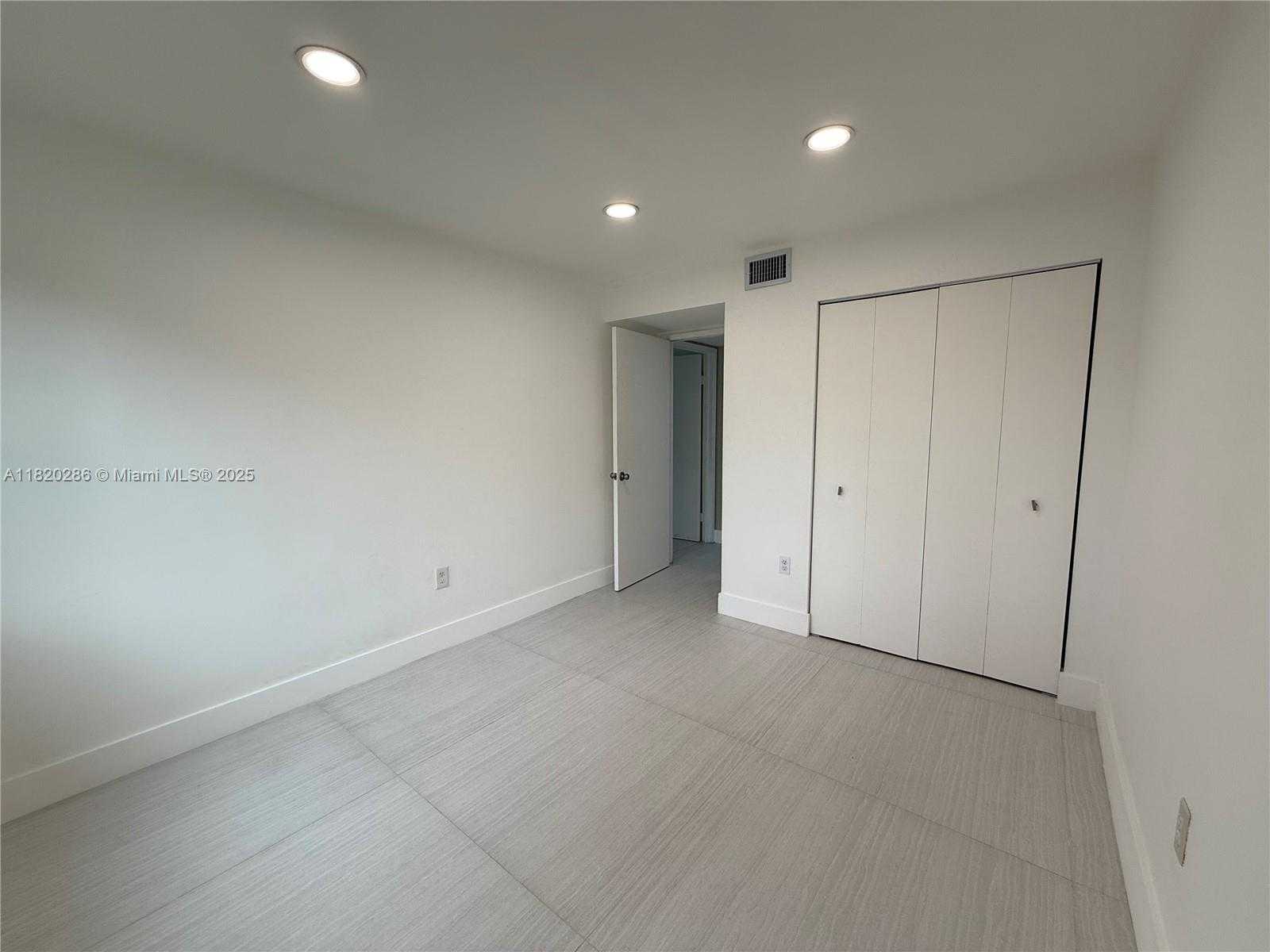 Small Image of 9405 FONTAINEBLEAU BLVD #113-22, Miami Number 14