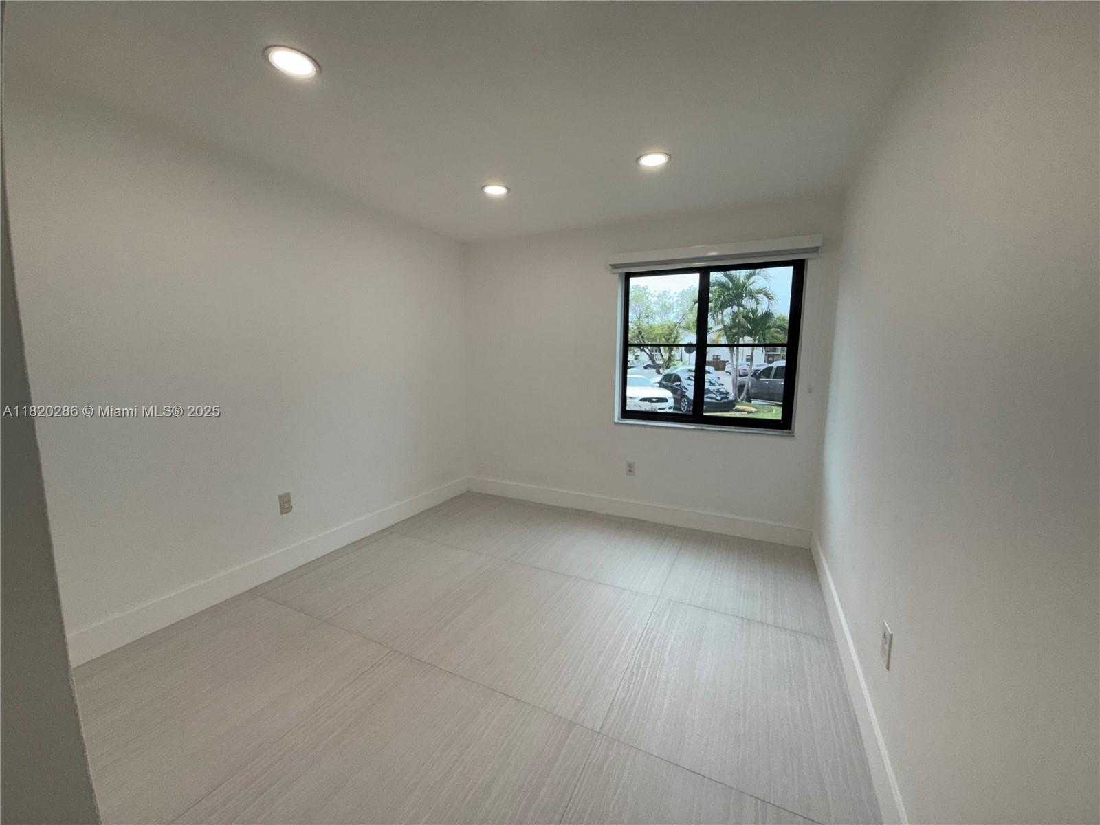 Small Image of 9405 FONTAINEBLEAU BLVD #113-22, Miami Number 15