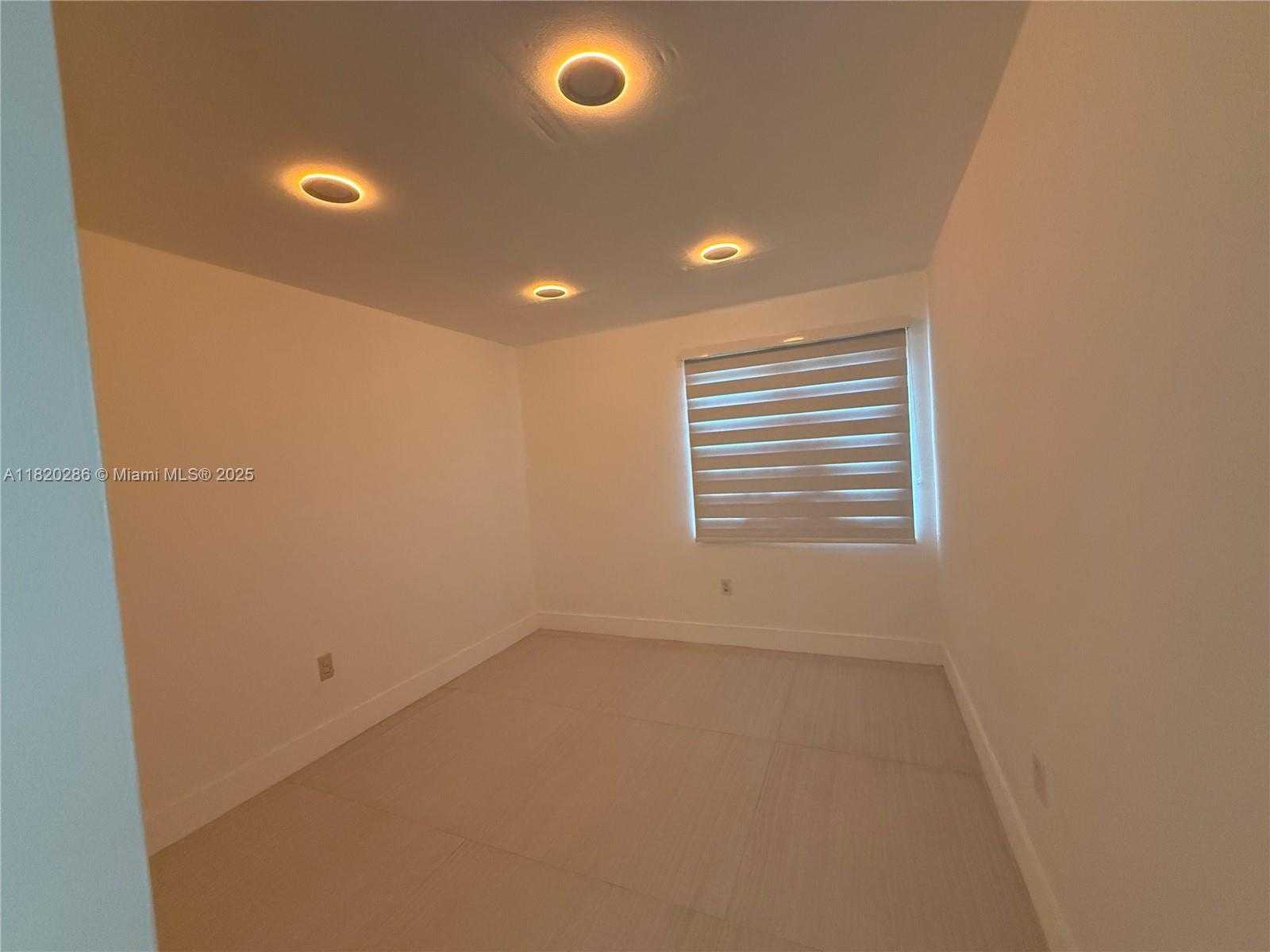 Small Image of 9405 FONTAINEBLEAU BLVD #113-22, Miami Number 16