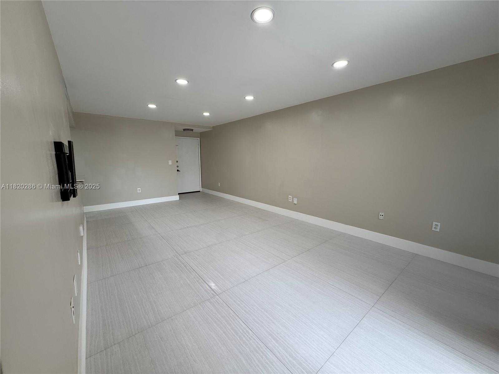 Small Image of 9405 FONTAINEBLEAU BLVD #113-22, Miami Number 2