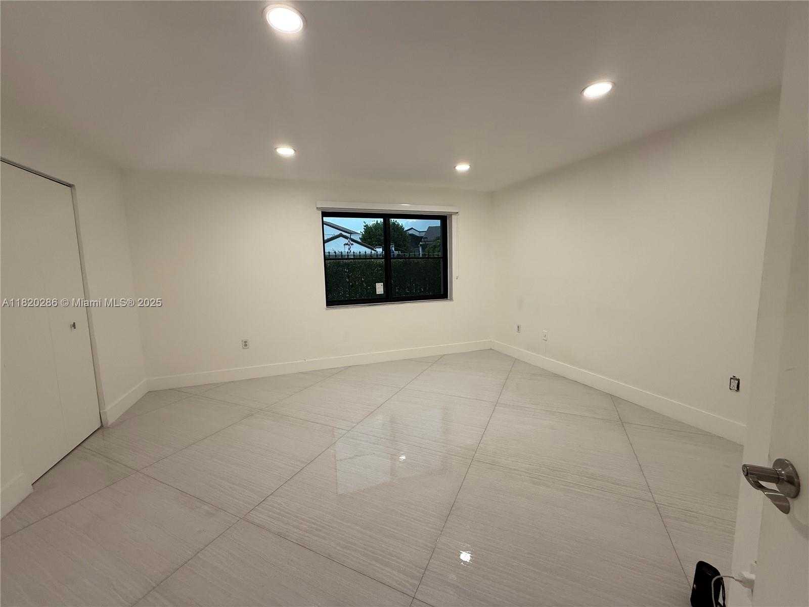 Small Image of 9405 FONTAINEBLEAU BLVD #113-22, Miami Number 27