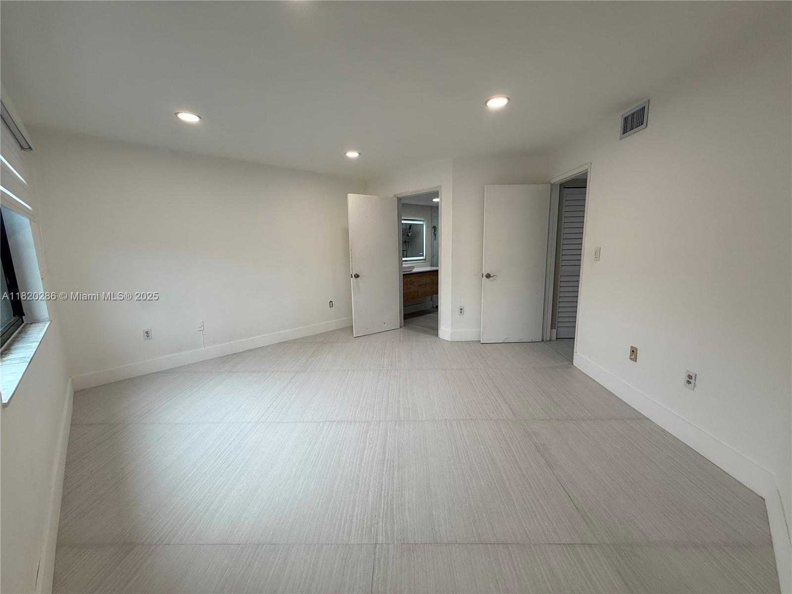 Small Image of 9405 FONTAINEBLEAU BLVD #113-22, Miami Number 28