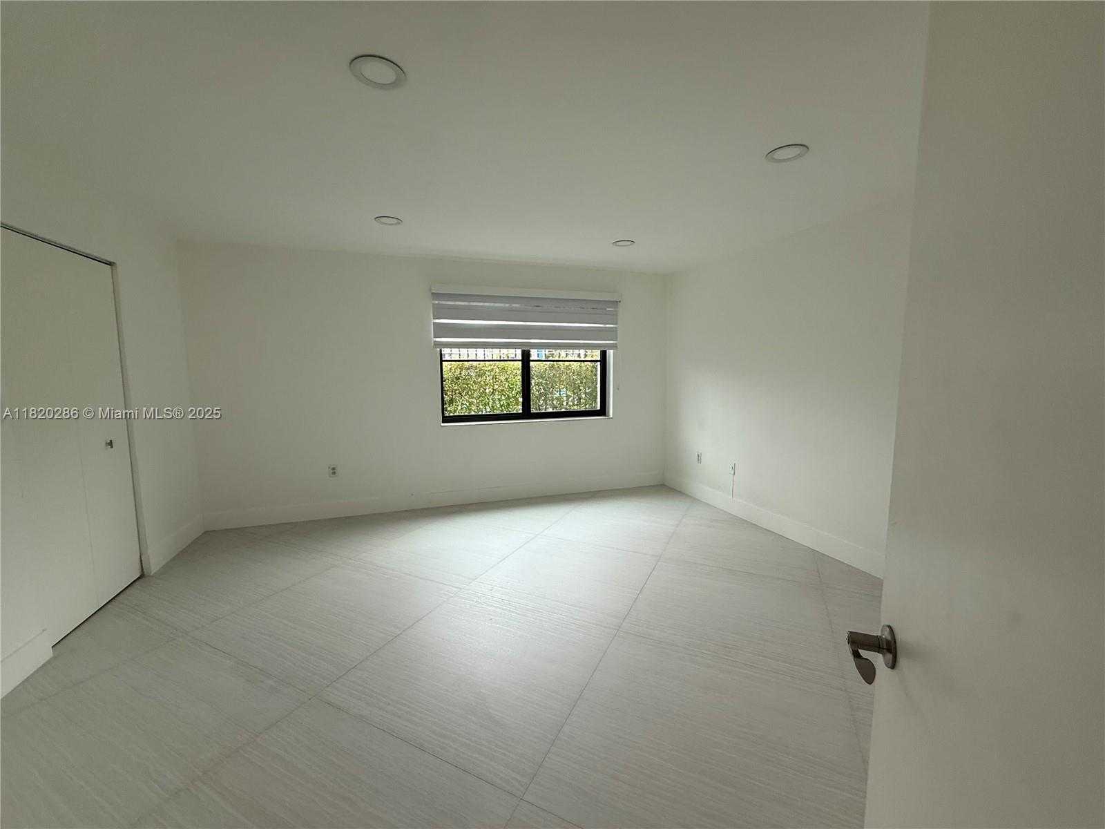 Small Image of 9405 FONTAINEBLEAU BLVD #113-22, Miami Number 29