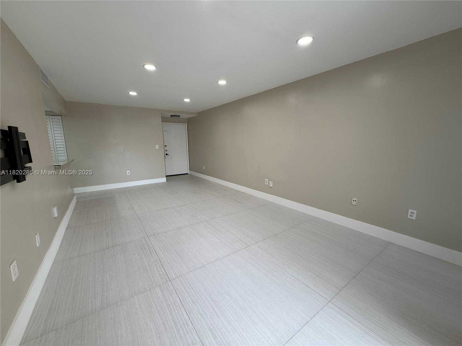 Small Image of 9405 FONTAINEBLEAU BLVD #113-22, Miami Number 3