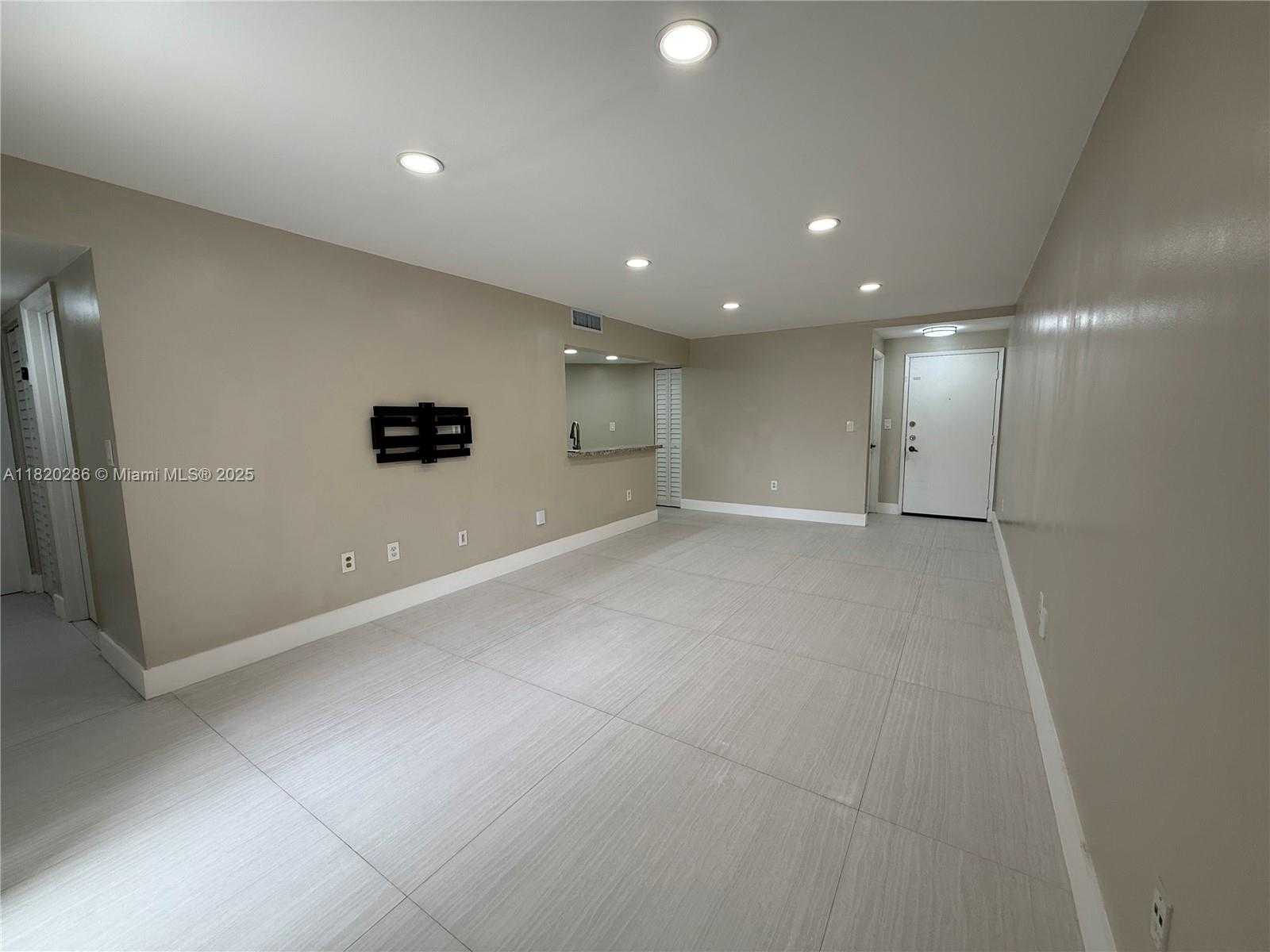 Small Image of 9405 FONTAINEBLEAU BLVD #113-22, Miami Number 4