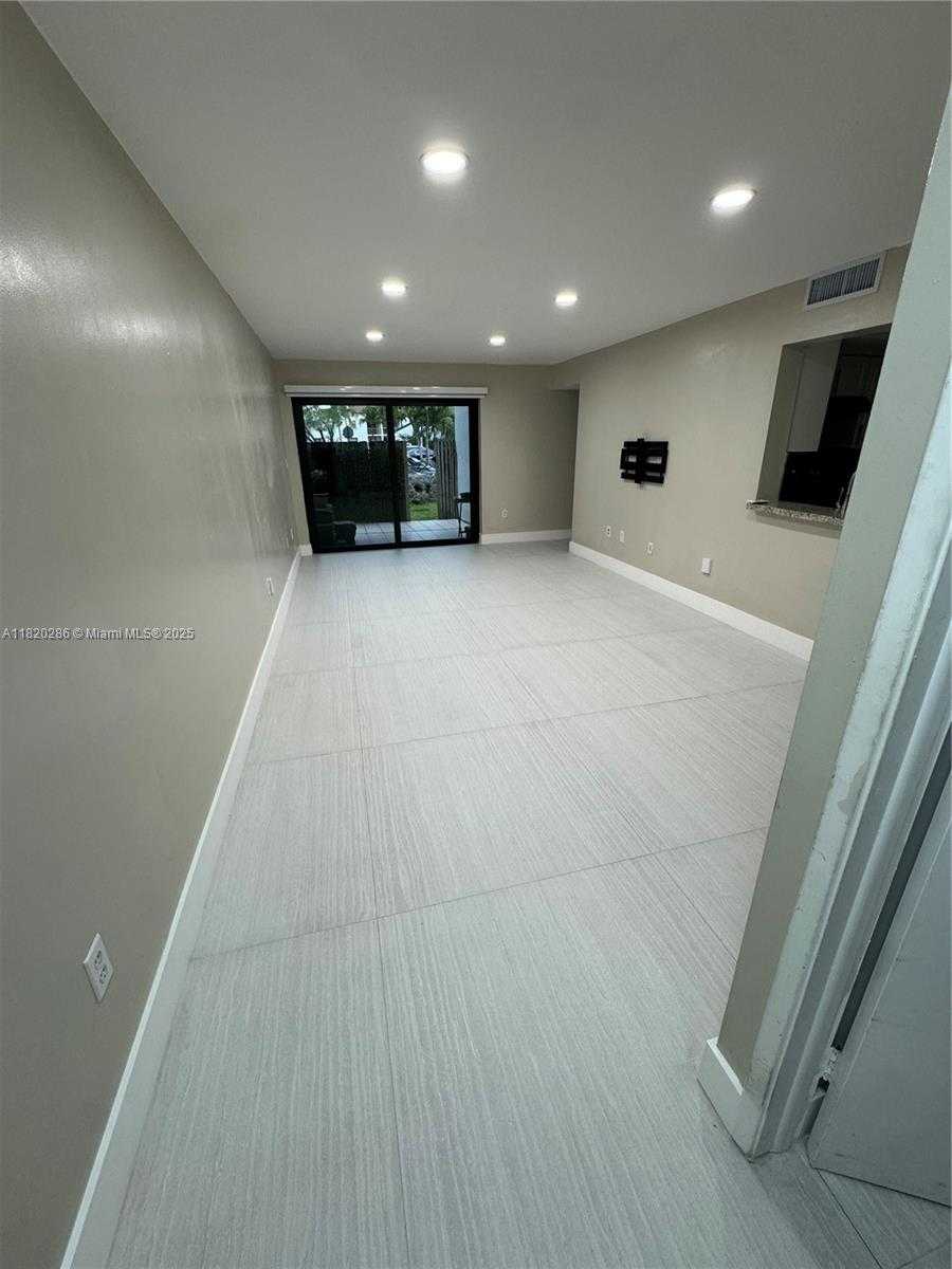 Small Image of 9405 FONTAINEBLEAU BLVD #113-22, Miami Number 41
