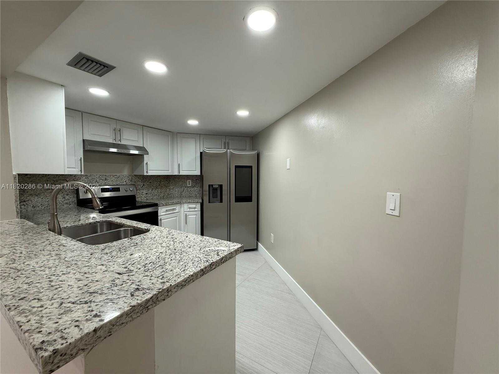 Small Image of 9405 FONTAINEBLEAU BLVD #113-22, Miami Number 6