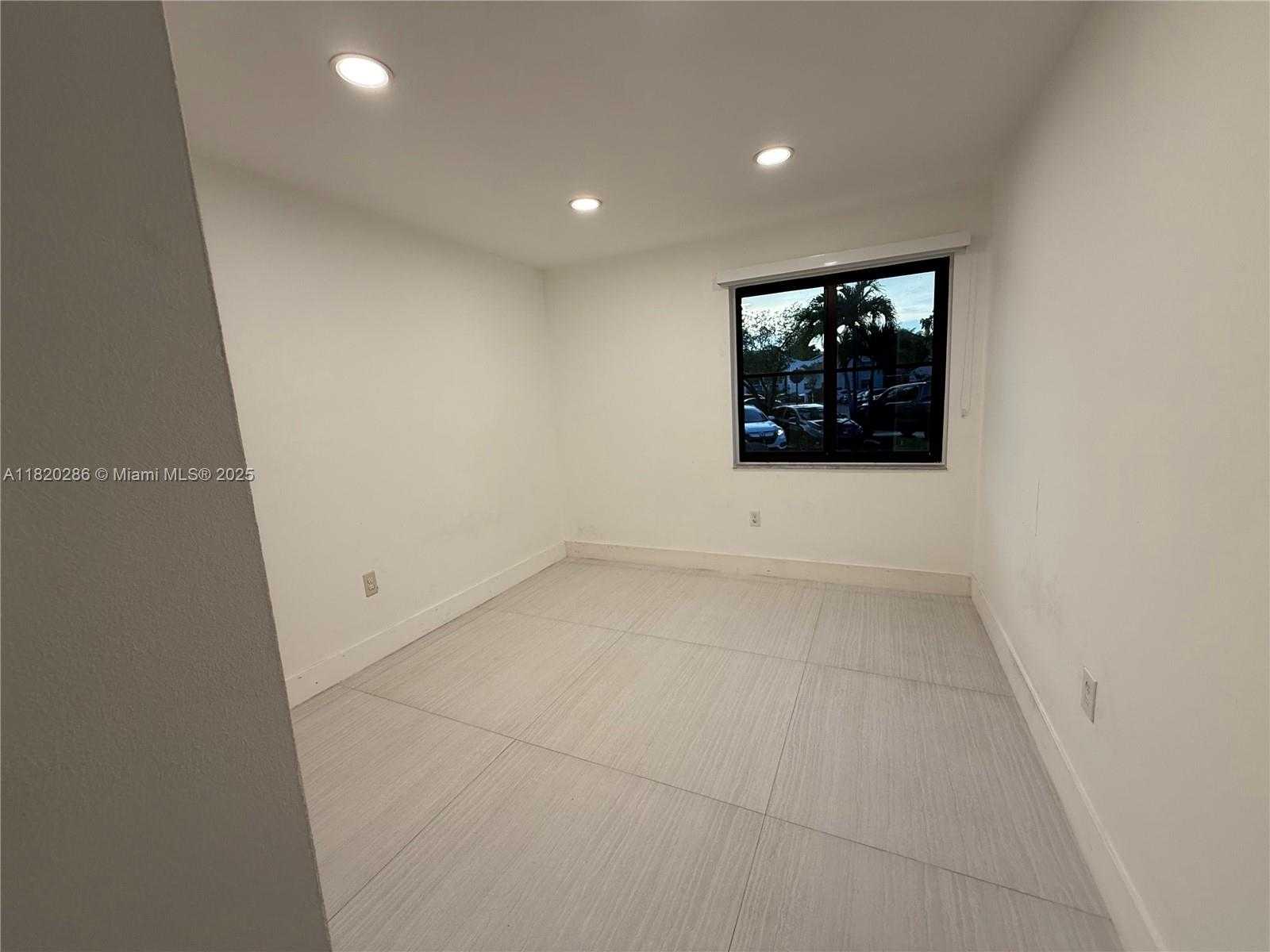 Small Image of 9405 FONTAINEBLEAU BLVD #113-22, Miami Number 8