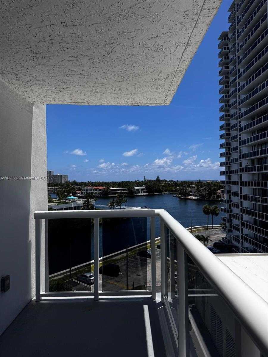 Small Image of 20505 EAST COUNTRY CLUB DR #734, Aventura Number 3