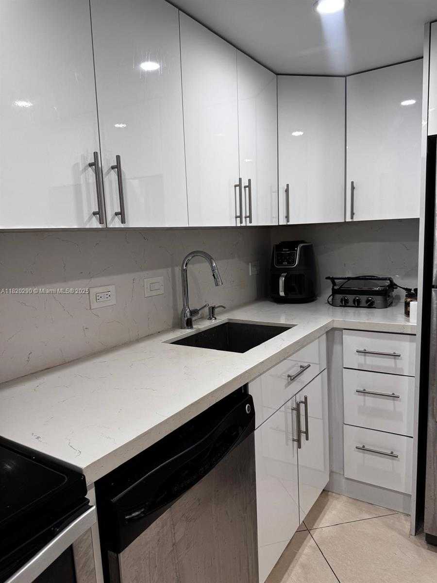 Small Image of 20505 EAST COUNTRY CLUB DR #734, Aventura Number 4