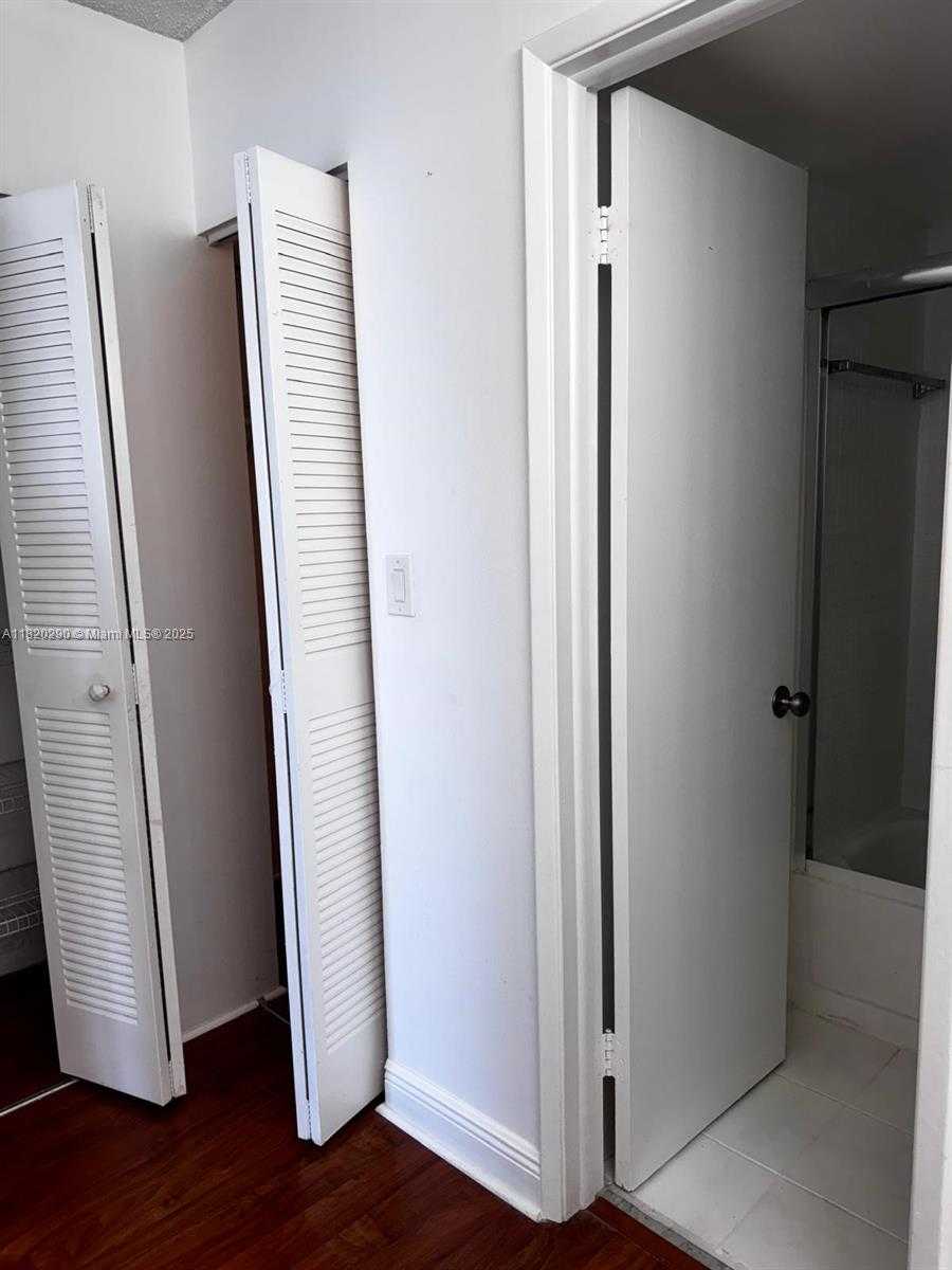 Small Image of 20505 EAST COUNTRY CLUB DR #734, Aventura Number 6