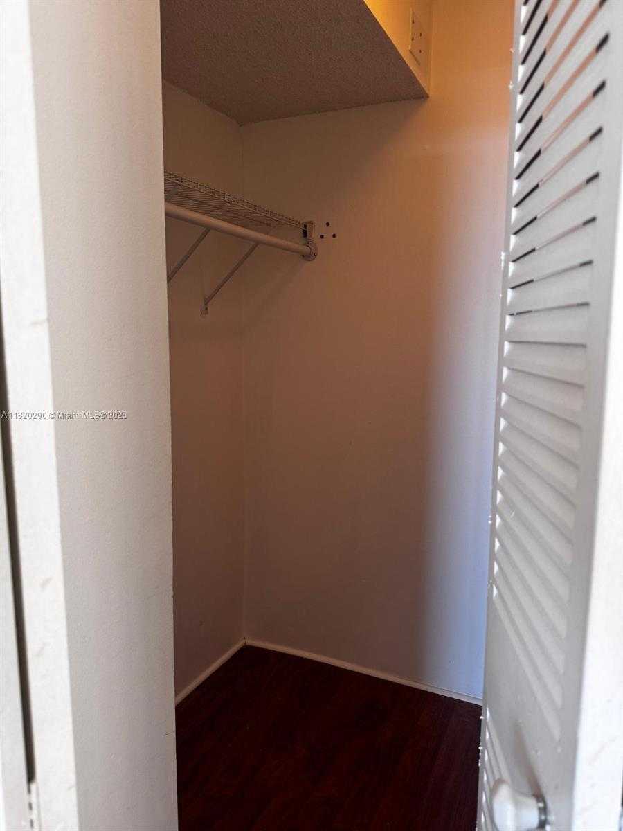 Small Image of 20505 EAST COUNTRY CLUB DR #734, Aventura Number 8