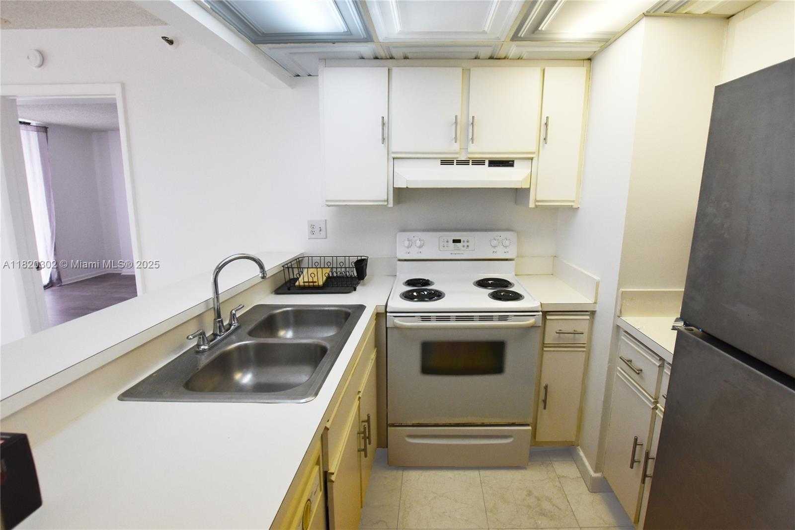 Small Image of 540 BRICKELL KEY DR #818, Miami Number 14