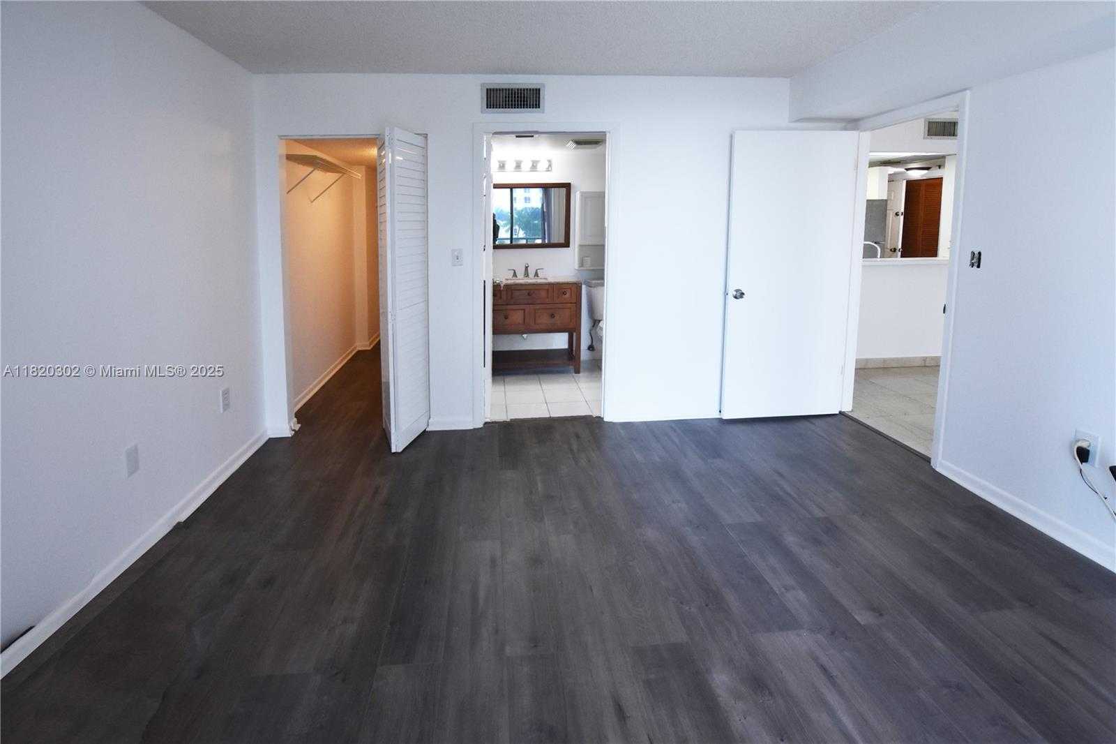 Small Image of 540 BRICKELL KEY DR #818, Miami Number 18