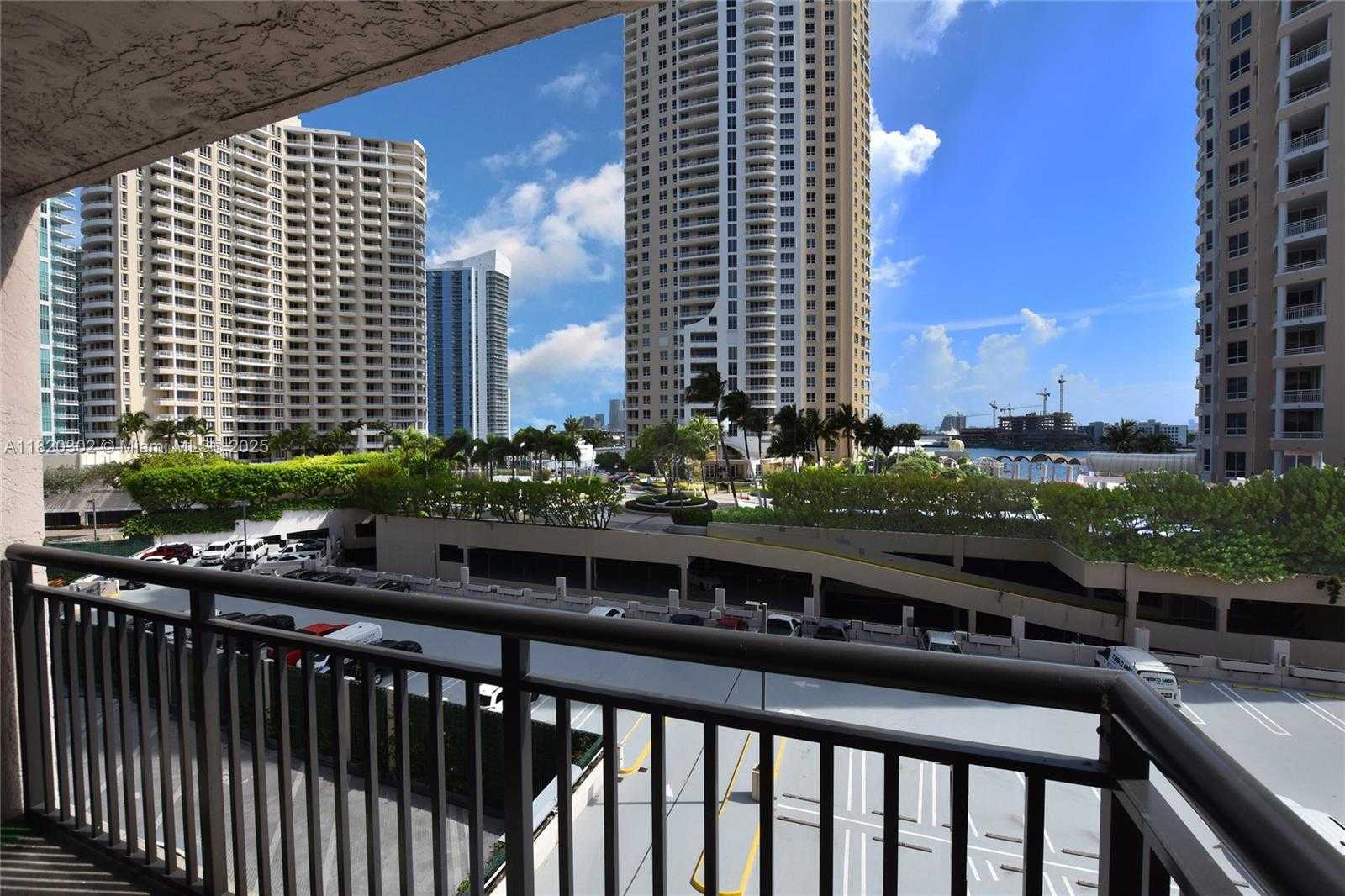 Small Image of 540 BRICKELL KEY DR #818, Miami Number 8