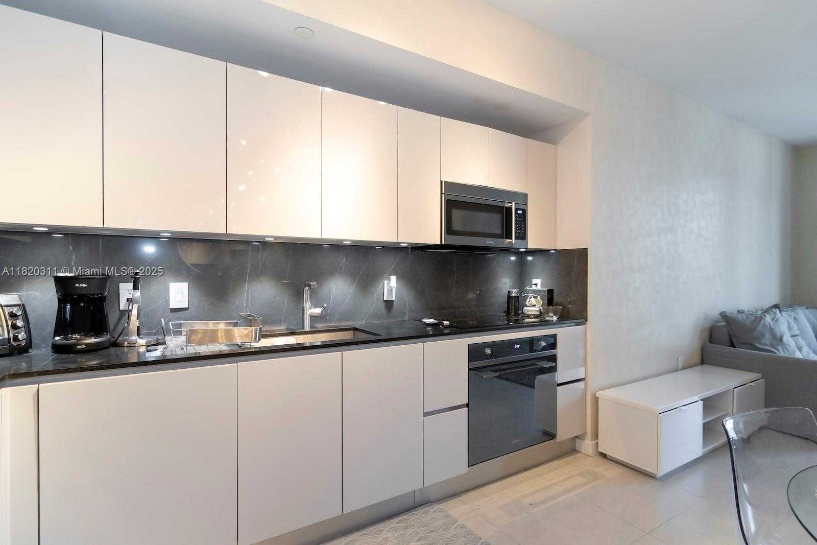 Small Image of 1010 BRICKELL AVE #2508, Miami Number 3