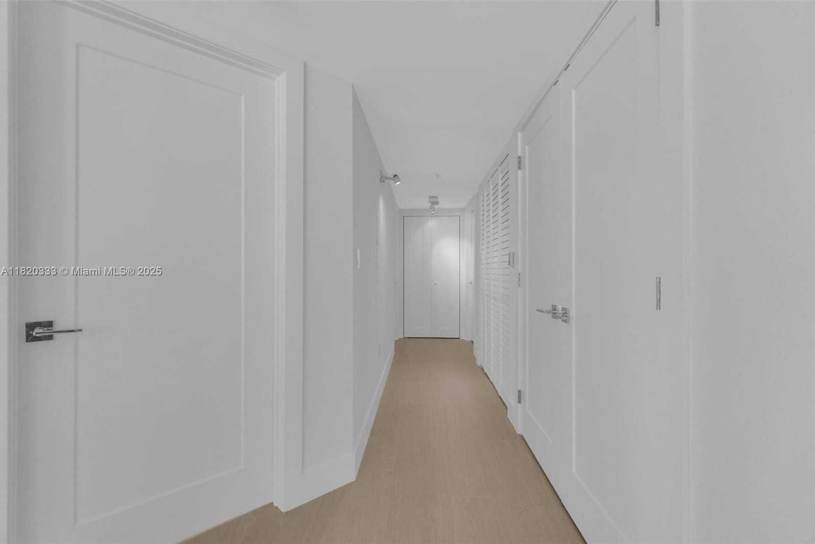 Small Image of 1155 BRICKELL BAY DR #1002, Miami Number 18