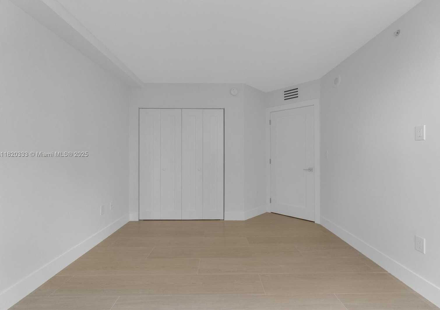 Small Image of 1155 BRICKELL BAY DR #1002, Miami Number 28