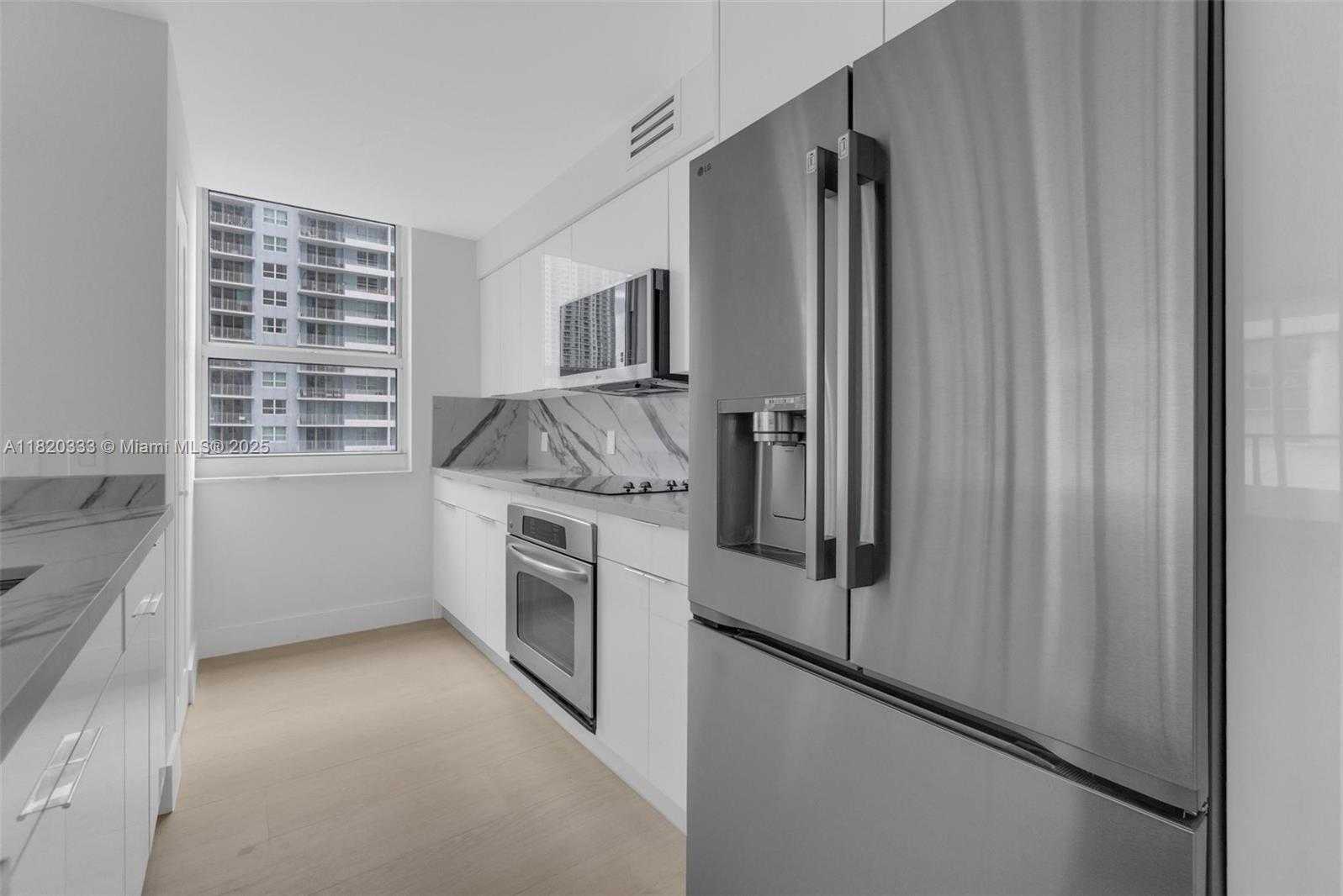 Small Image of 1155 BRICKELL BAY DR #1002, Miami Number 4