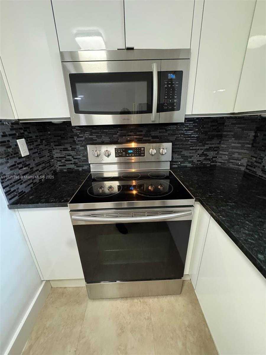 Small Image of 6195 NORTH WEST 186TH ST #116, Hialeah Number 3