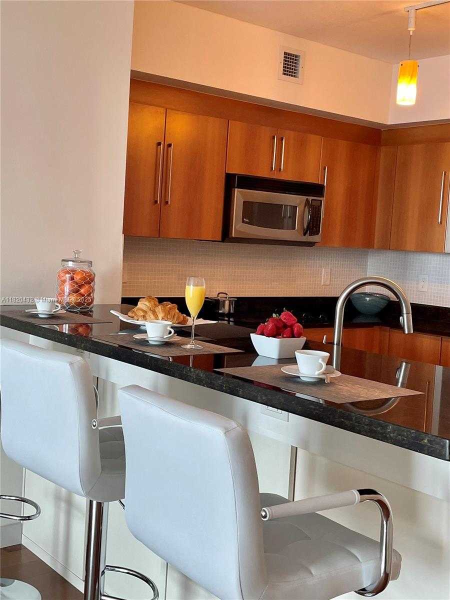 Small Image of 325 SOUTH BISCAYNE BLVD #2615, Miami Number 5