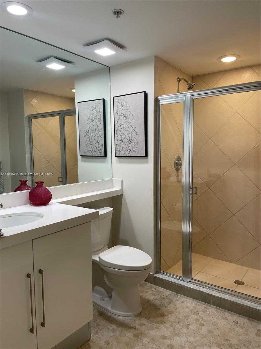 Small Image of 325 SOUTH BISCAYNE BLVD #2615, Miami Number 9