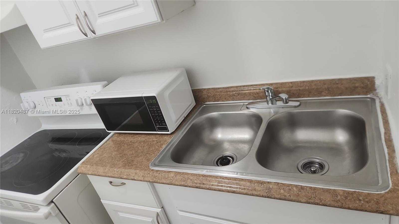 Small Image of 1842 JOHNSON ST #3, Hollywood Number 5