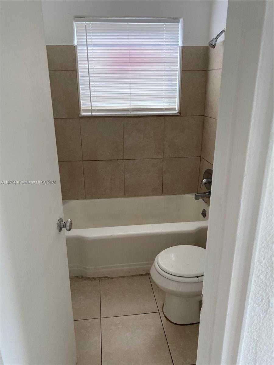 Small Image of 1842 JOHNSON ST #3, Hollywood Number 7