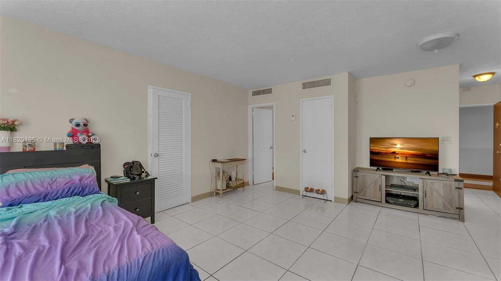 Small Image of 2899 COLLINS AVE #702, Miami Beach Number 14