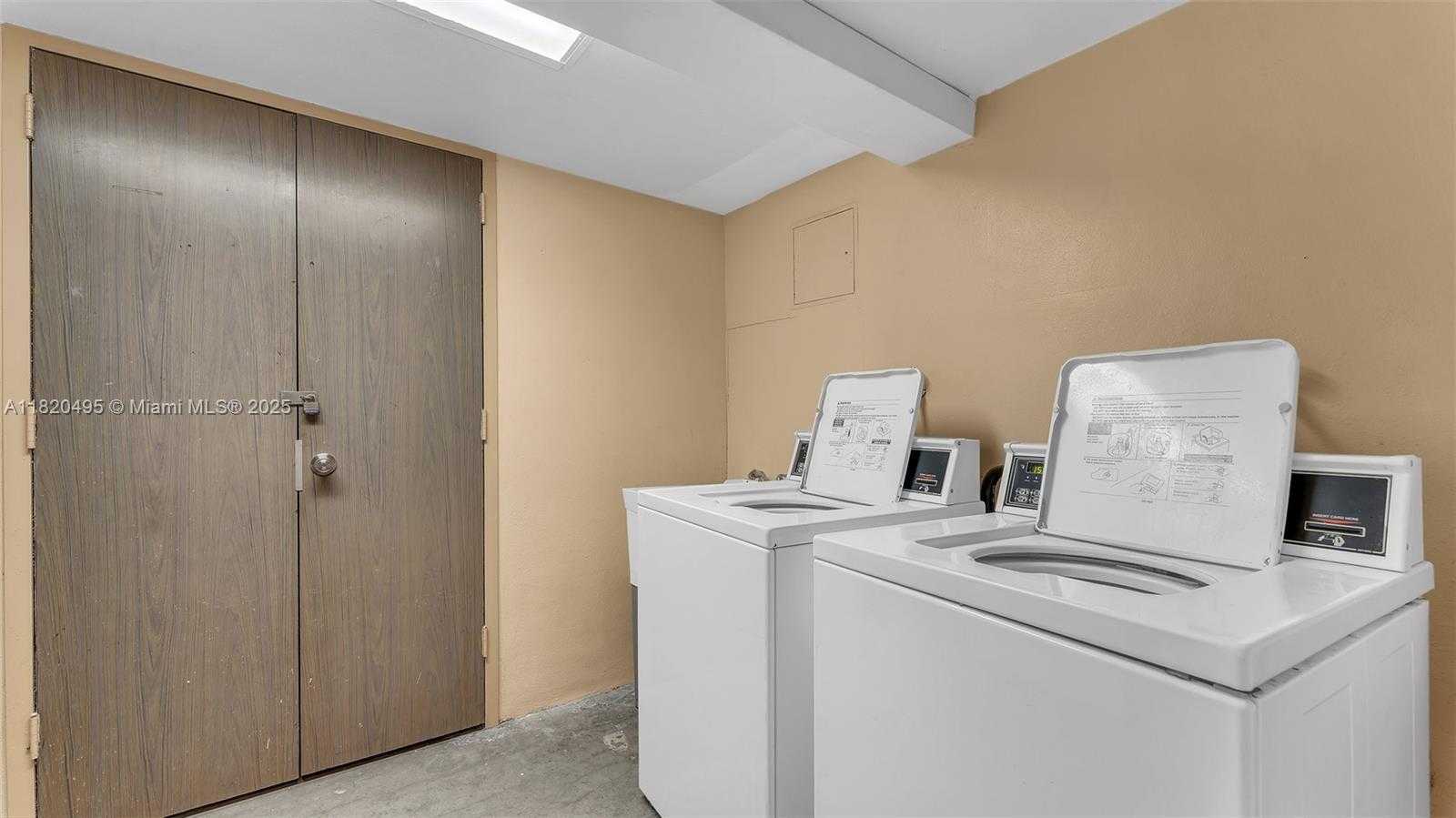 Small Image of 2899 COLLINS AVE #702, Miami Beach Number 15