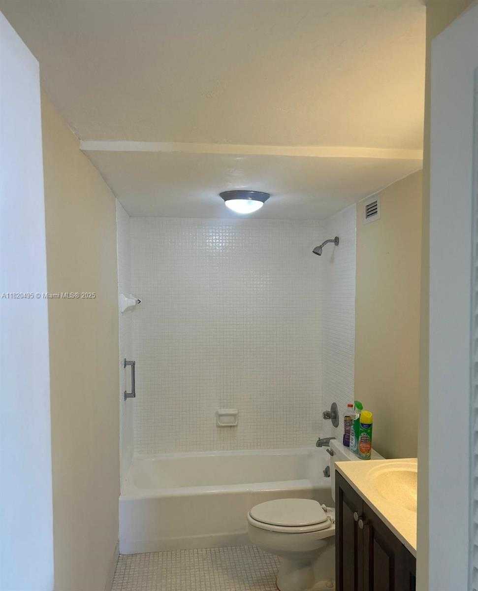 Small Image of 2899 COLLINS AVE #702, Miami Beach Number 16
