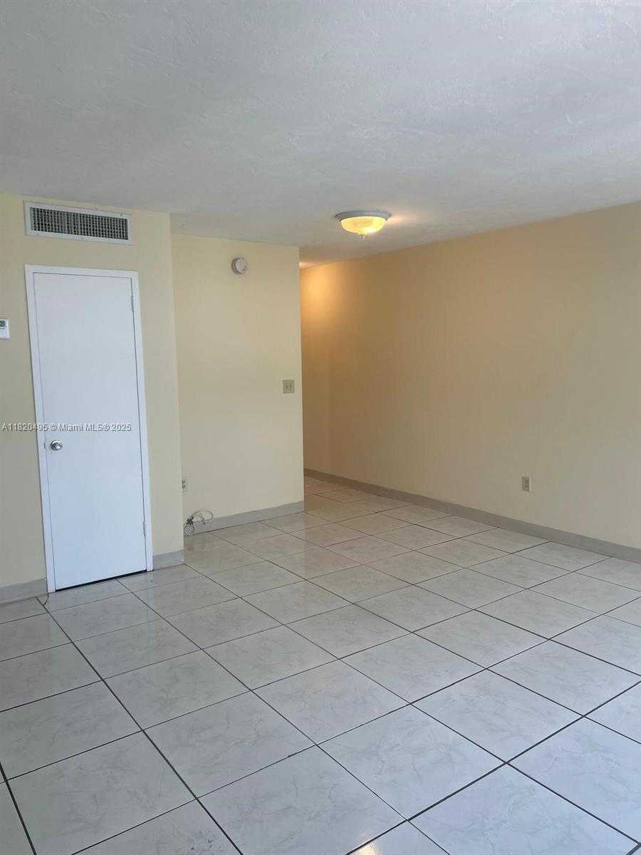 Small Image of 2899 COLLINS AVE #702, Miami Beach Number 17