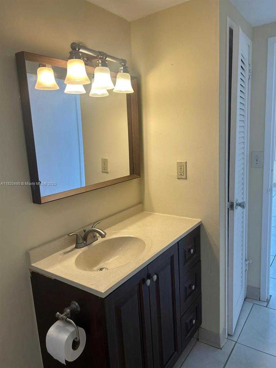 Small Image of 2899 COLLINS AVE #702, Miami Beach Number 18