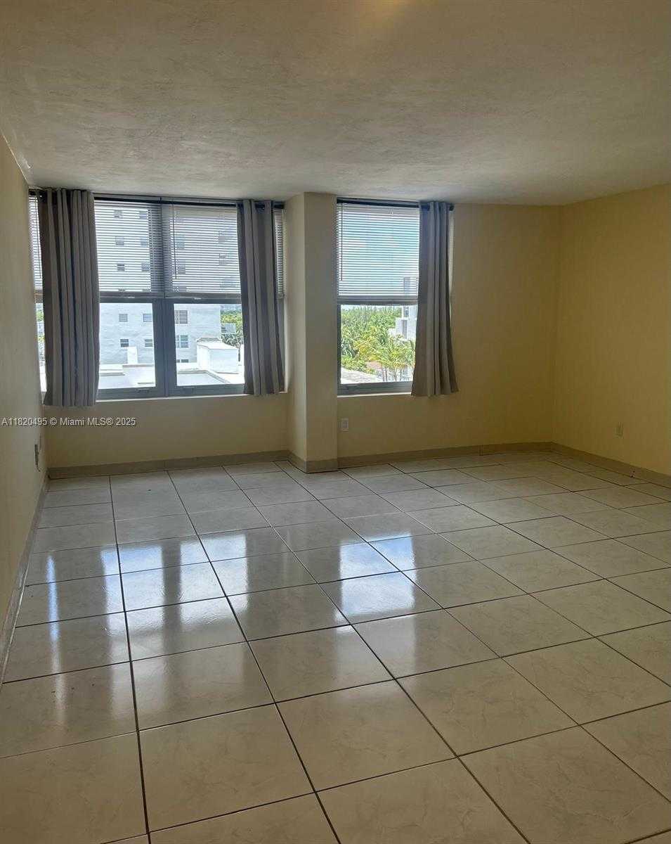 Small Image of 2899 COLLINS AVE #702, Miami Beach Number 21