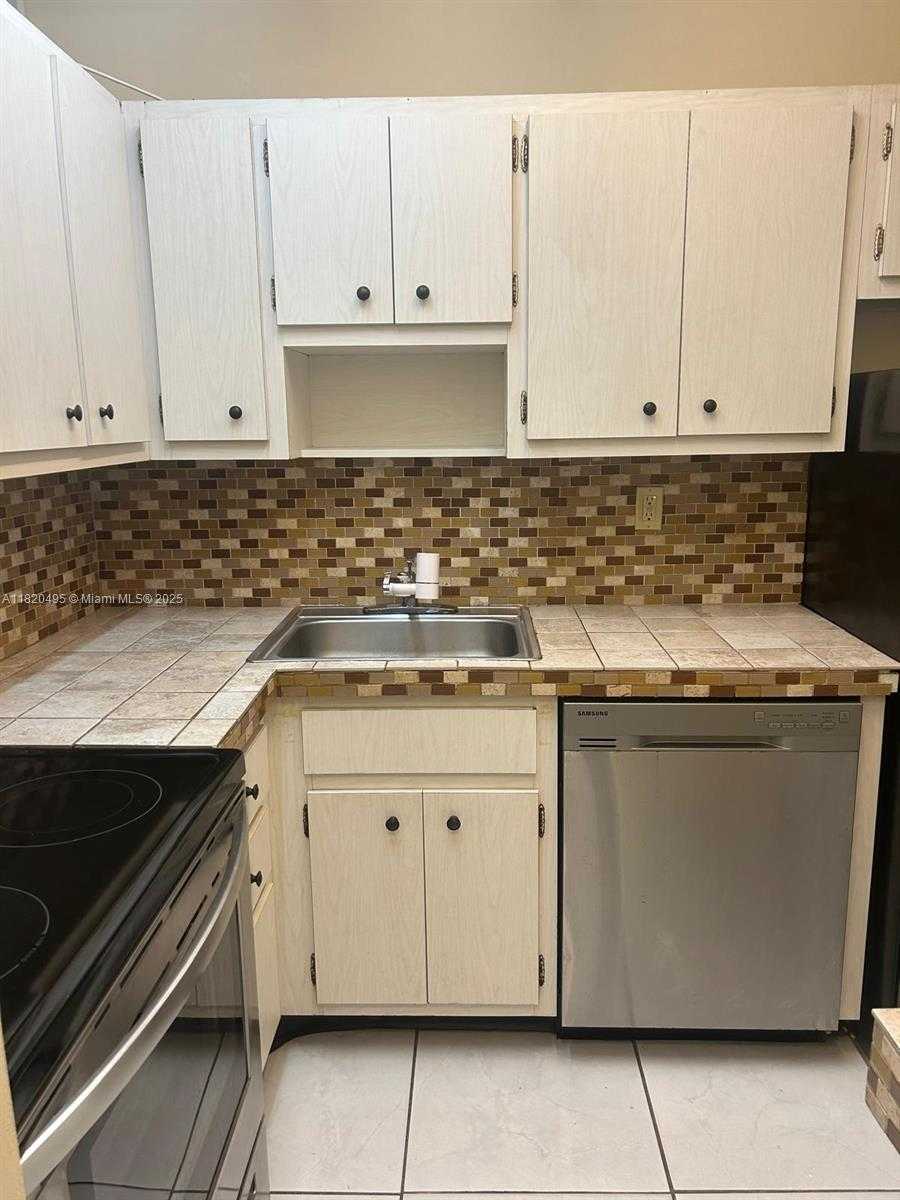 Small Image of 2899 COLLINS AVE #702, Miami Beach Number 22
