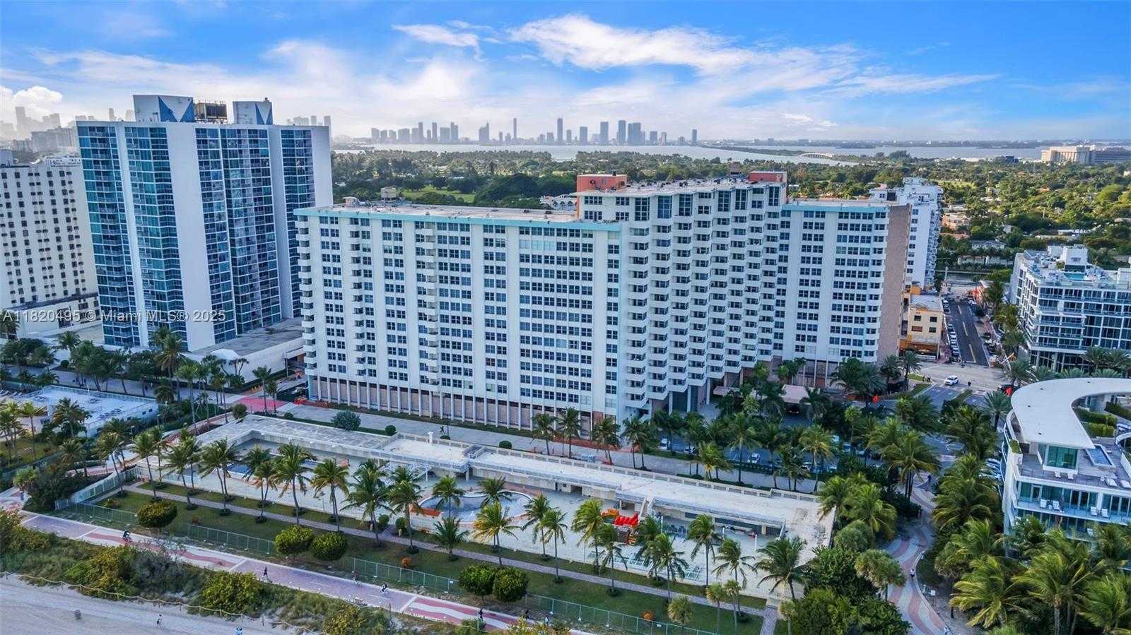 Small Image of 2899 COLLINS AVE #702, Miami Beach Number 4