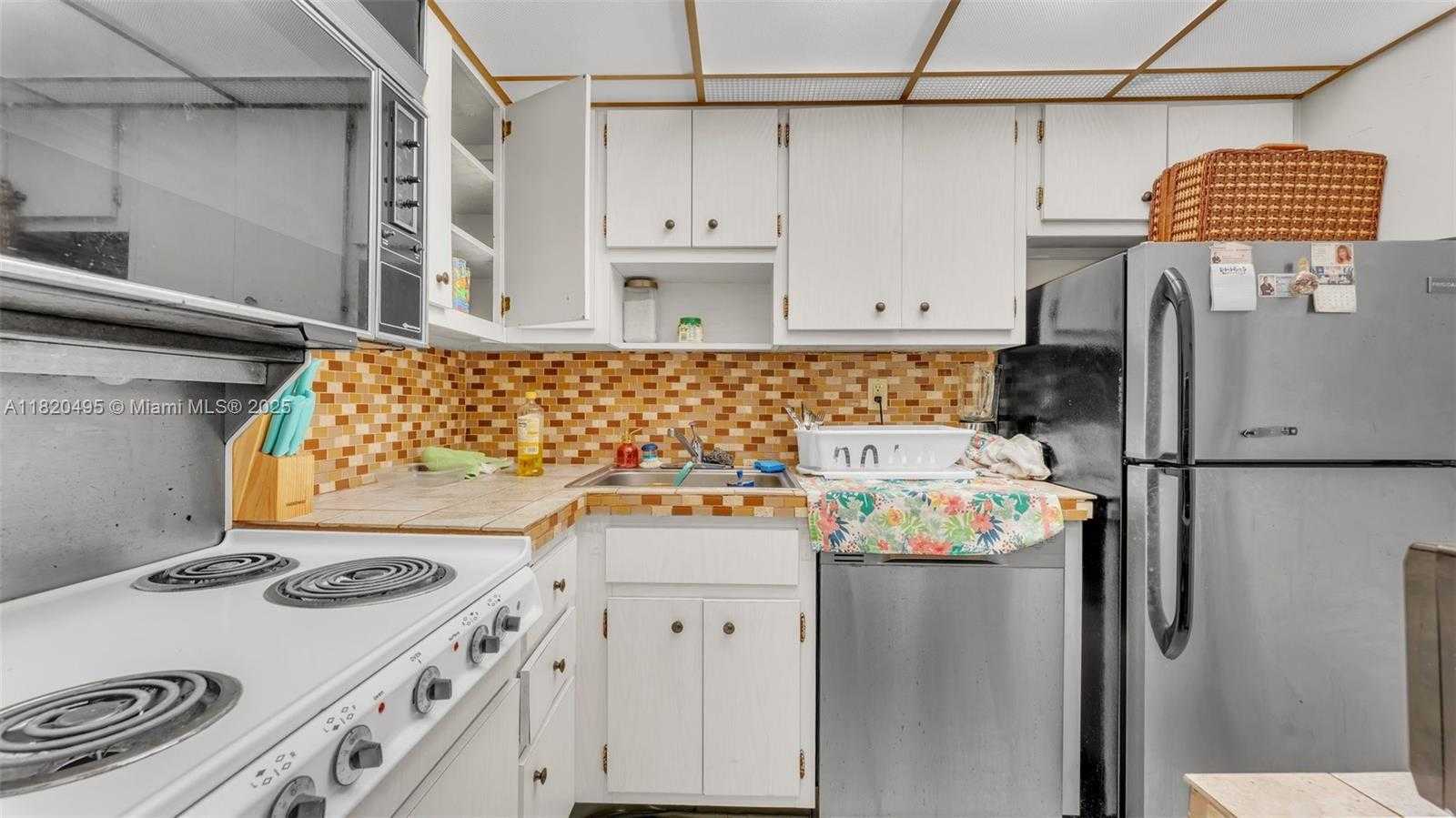 Small Image of 2899 COLLINS AVE #702, Miami Beach Number 9