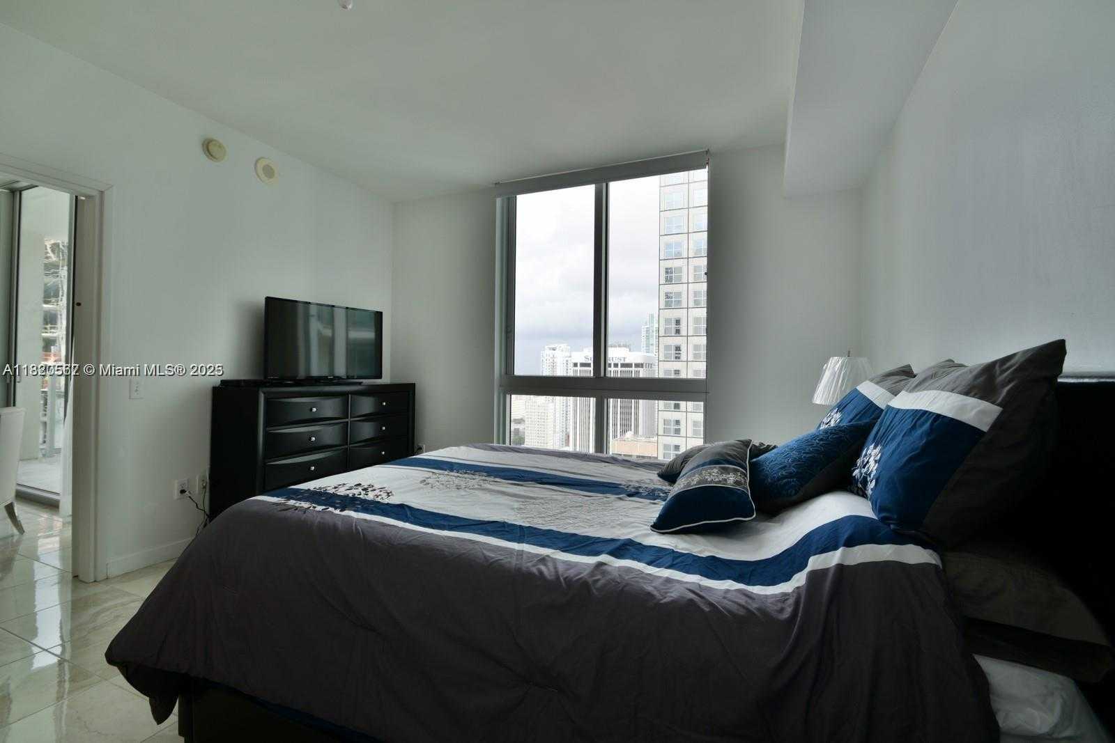 Small Image of 300 SOUTH BISCAYNE BLVD #T-3103, Miami Number 4