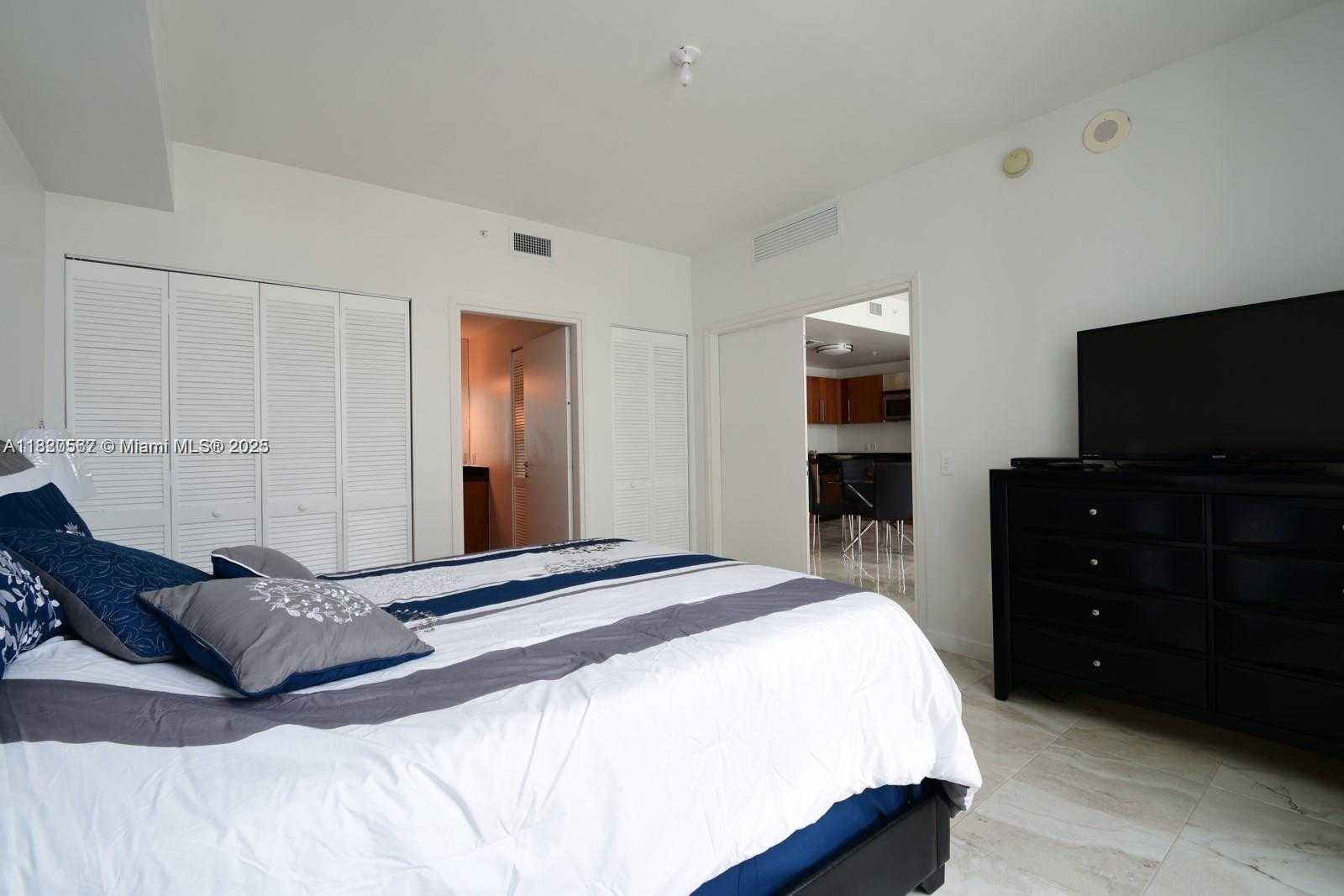 Small Image of 300 SOUTH BISCAYNE BLVD #T-3103, Miami Number 5
