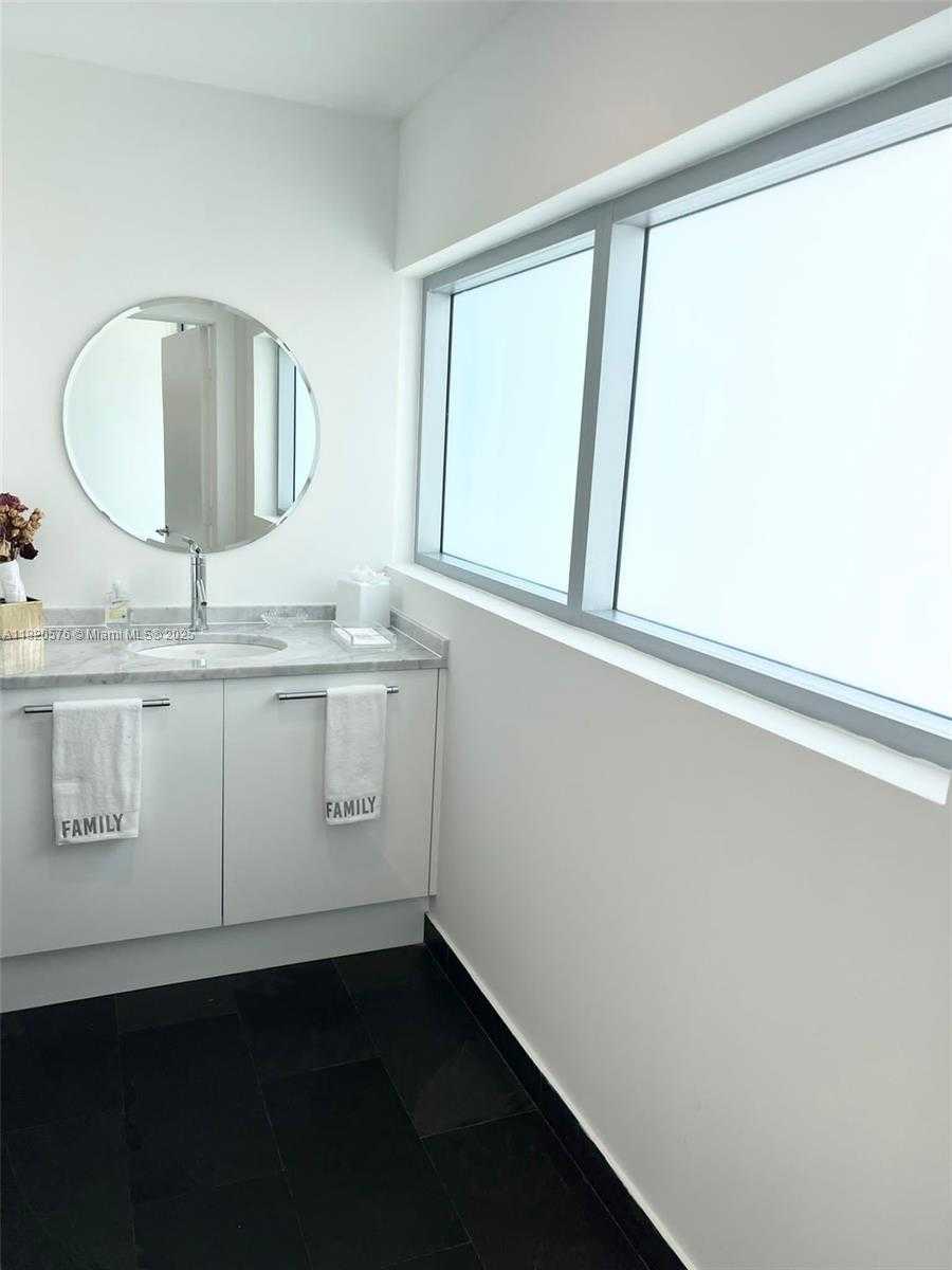 Small Image of 900 BISCAYNE BLVD #3309, Miami Number 10