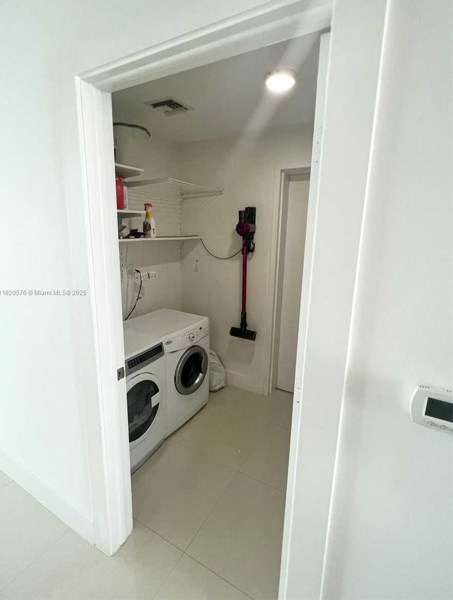 Small Image of 900 BISCAYNE BLVD #3309, Miami Number 16