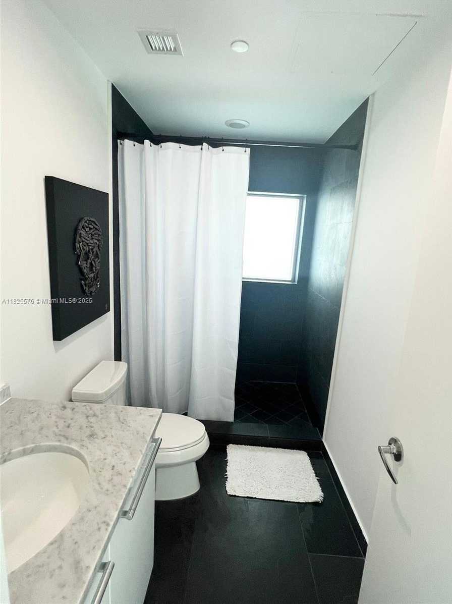 Small Image of 900 BISCAYNE BLVD #3309, Miami Number 6