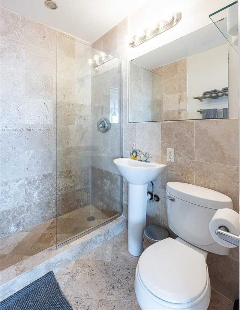 Small Image of 420 15TH ST #307, Miami Beach Number 17