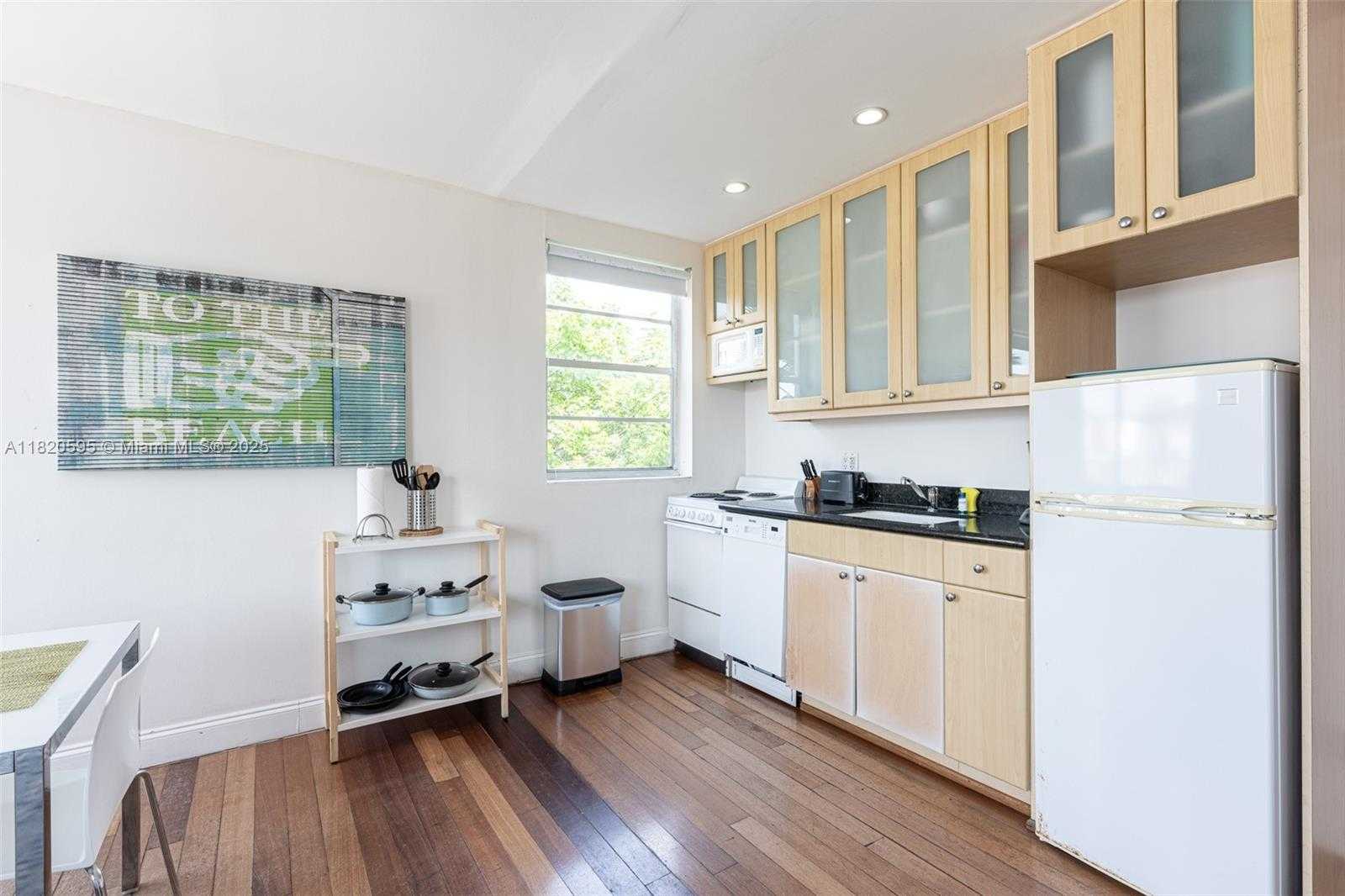 Small Image of 420 15TH ST #307, Miami Beach Number 8