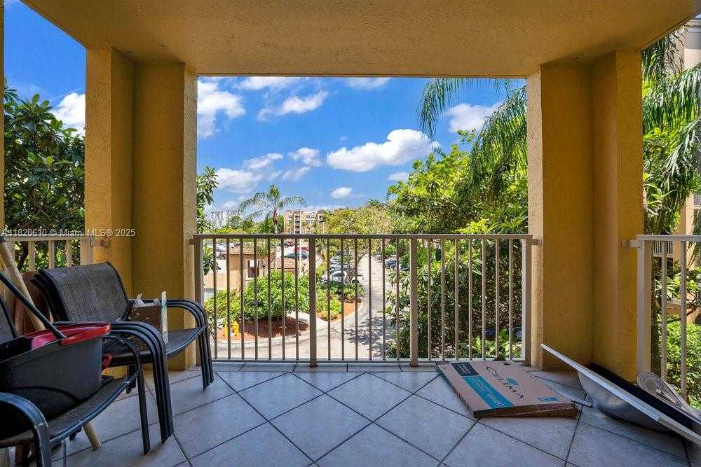 Small Image of 19555 E Country Club Dr, Aventura, FL 33180, USA Number 11