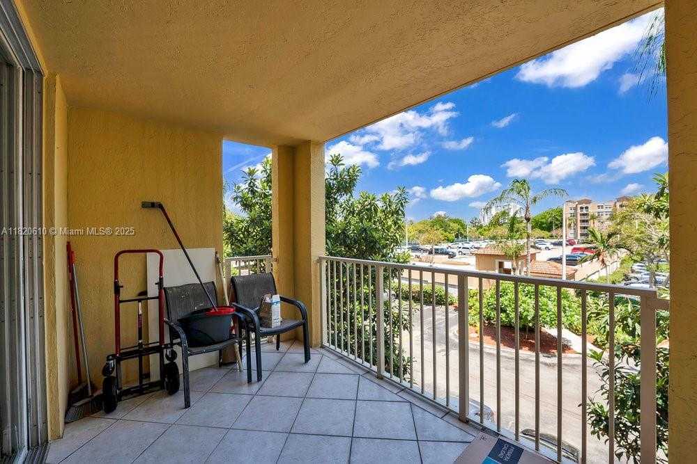 Small Image of 19555 E Country Club Dr, Aventura, FL 33180, USA Number 14