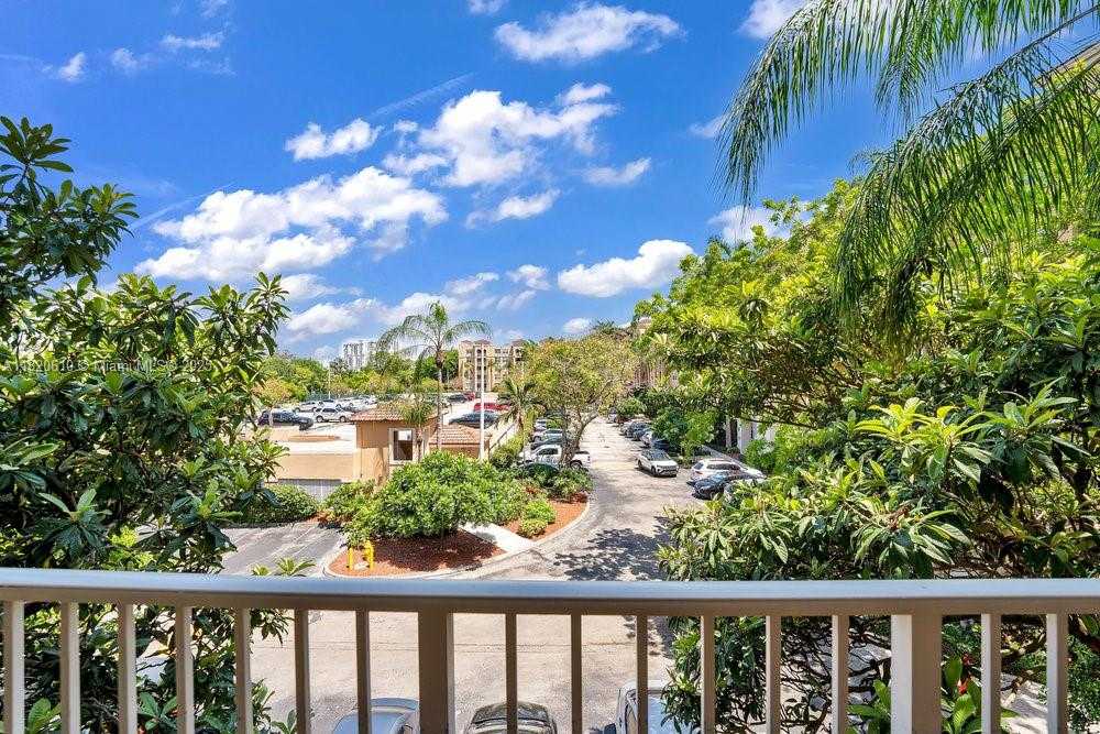 Small Image of 19555 E Country Club Dr, Aventura, FL 33180, USA Number 15