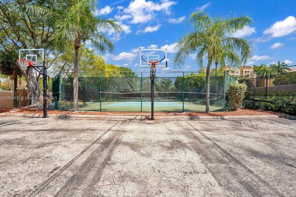 Small Image of 19555 E Country Club Dr, Aventura, FL 33180, USA Number 16