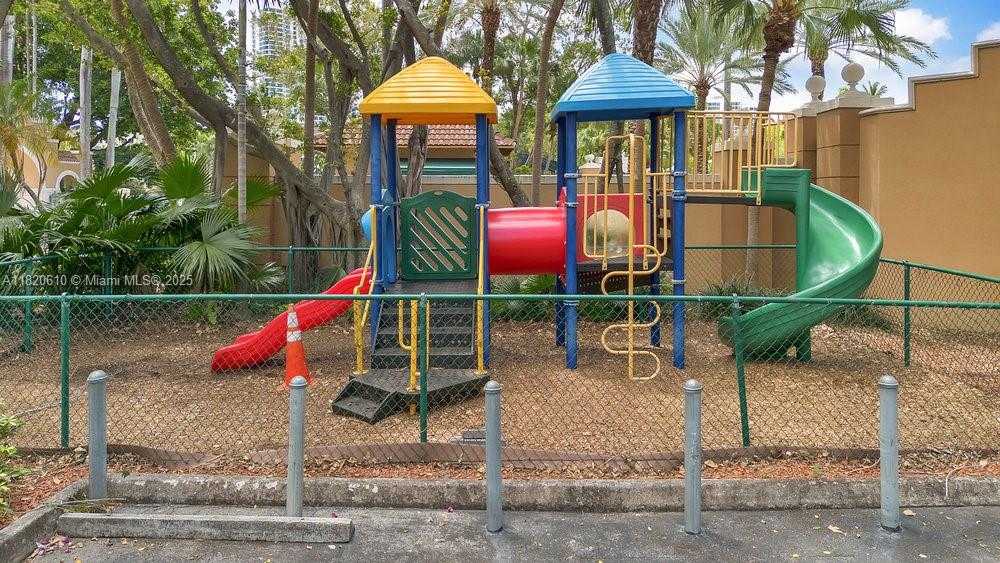Small Image of 19555 E Country Club Dr, Aventura, FL 33180, USA Number 23