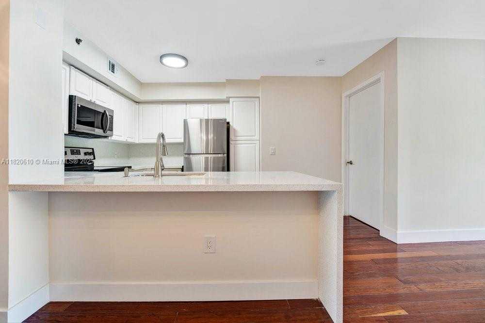 Small Image of 19555 E Country Club Dr, Aventura, FL 33180, USA Number 29